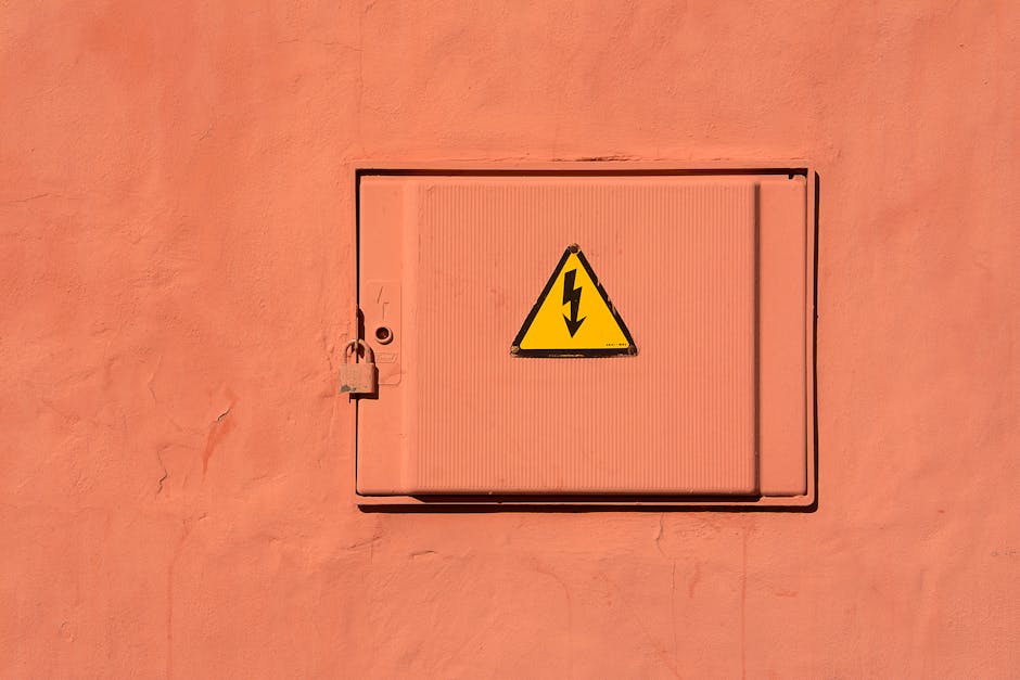 Browser security warning screen indicating site risk and blocked access